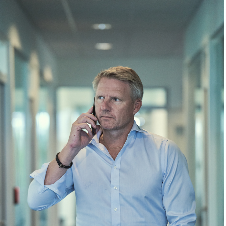 Kaptajnen takker af – og overgiver roret